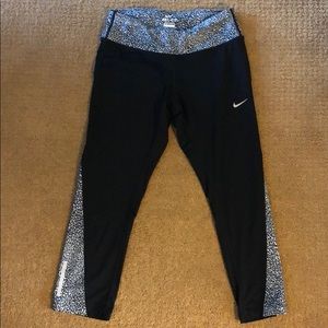 Nike small cropped training tights